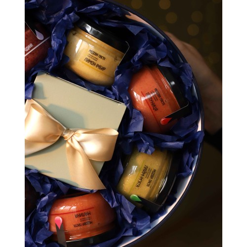 Новорічний подарунок. Синій раунд із свічкою та медовою пастою, 25 × 9 см Новорічний подарунок. Синій раунд із свічкою та медовою пастою, 25 × 9 см